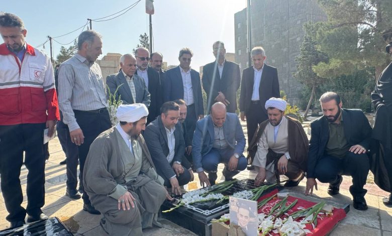 اسلامشهر میزبان آغاز برنامههای هفته دولت با غبارروبی گلزار شهدا و بهرهبرداری از پروژههای عمرانی