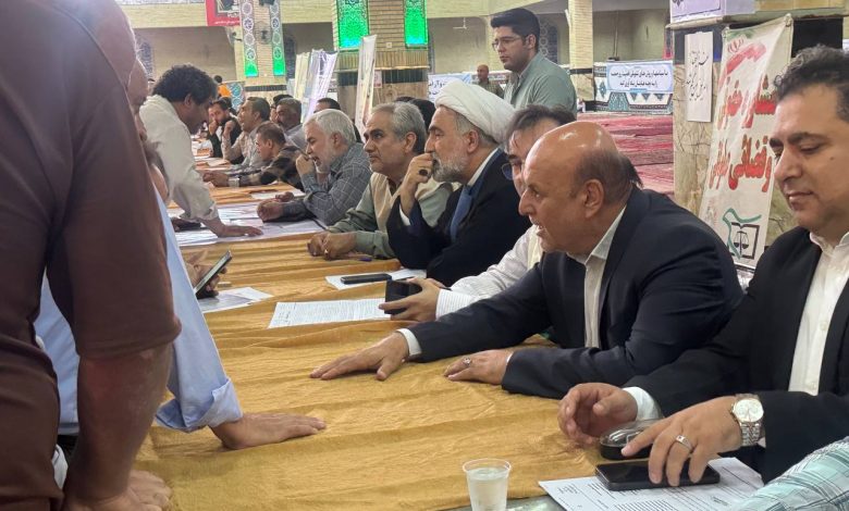 برپایی میز خدمت در مصلی اسلامشهر