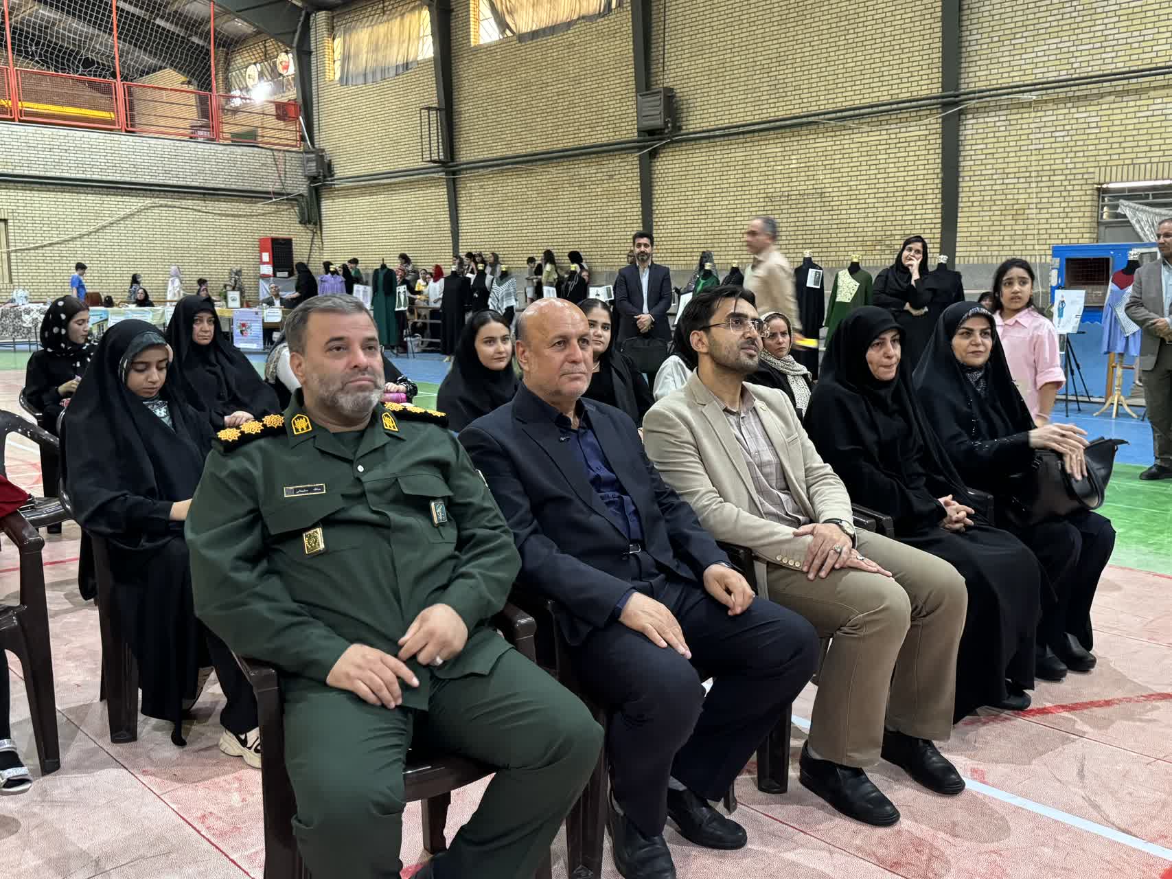 جشنواره تن پوش نور